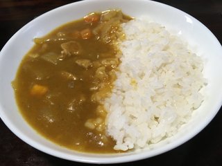 今夜はｶﾚｰだよ～！と報告するﾄﾋﾟ