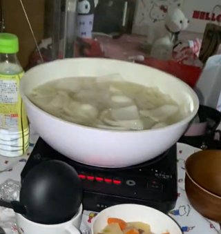 病気で寝込んでる私の為に主人が白菜鍋を作ってくれた