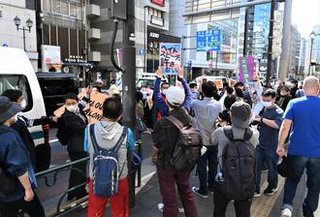 女性トイレ守るデモに罵声あびせ抗議する人たち　その矛先は…