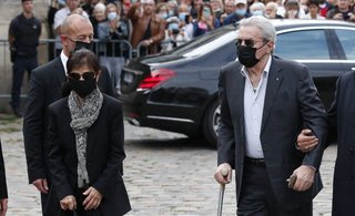 アラン・ドロンを虐待した疑惑で告発され、家宅捜索まで受けた"同居人"ヒロミが自ら反論