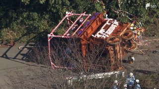 静岡県伊豆の国市三福　祭りの山車横転1人死亡、静岡　子供含む18人けが