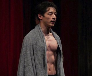 崖から落ちそうになった時、坂口健太郎に腕を掴まれ｢ファイトー！｣