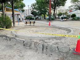 公園の石積み崩れ、4歳男児の指に3キロの石落下　尼崎市内281カ所を一斉点検へ