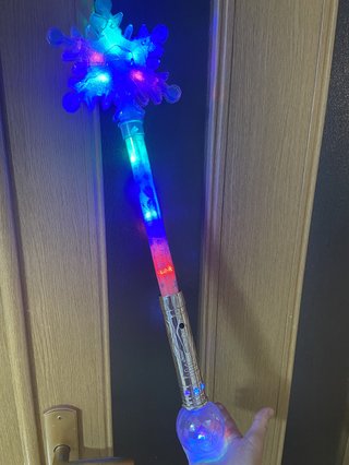 ディズニーで買ったアナ雪のスティックが肩甲骨