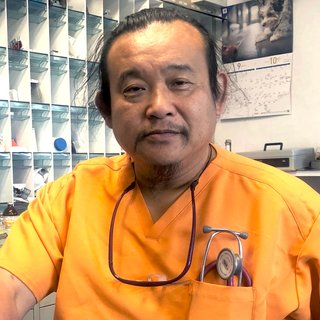 熊を動物園で保護を、餌がなく冬眠できない