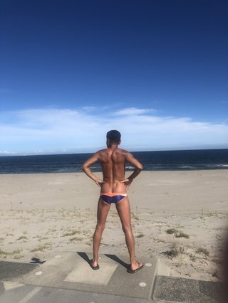 スイミングコーチの水着姿って目の保養になりますか？