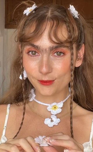 わき毛を伸ばして“デコる”のが新ブームに！？　「不潔」と海外SNSで賛否