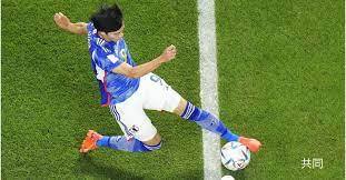 増税クソメガネさん、国民を差し置いて議員の賃上げ法案を提出