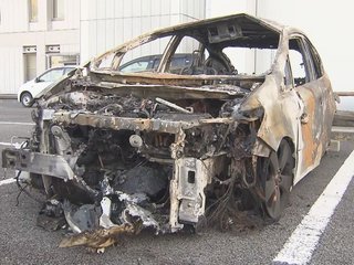 「散歩の邪魔になっていたので燃やした」乗用車に火をつけ全焼させた80歳男を現行犯で逮捕…