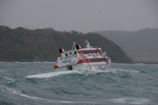 「ガラスがバンと割れて、波がザバっと入ってきた」壱岐沖で漂流したヴィーナス2　4時間遅れで博多港