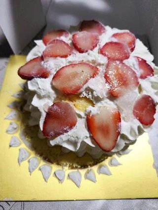 崩れたクリスマスケーキ、高島屋への苦情900件に拡大…「凍った状態でつぶれていた」