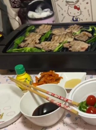 地元でも有名な予約のなかなか取れない牛肉専門の焼肉屋さんに来た