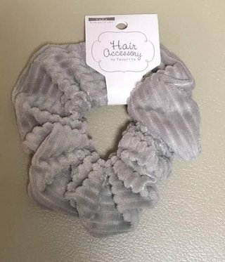 久しぶりにシュシュが欲しい、ダサいのかな