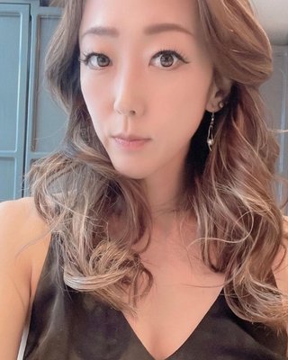 村主章枝さん、４３歳グレージュヘアの近影が「美しすぎる」「べっぴんさん」と話題！