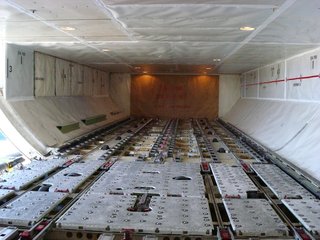 羽田空港の滑走路で火災　航空機が燃えたか