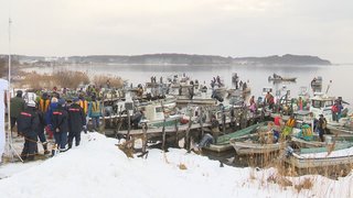 「小さい子供もあって無理して漁に出たか…」漁船転覆・行方不明シジミ漁師の夫婦　27歳の妻の遺体