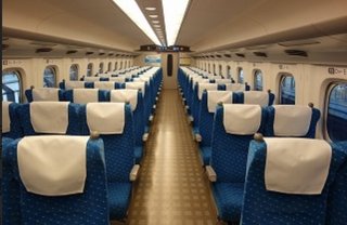 新幹線　園児が座りたいって泣いてる