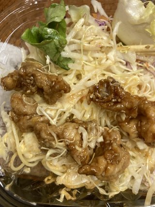 セ◯ンのパスタサラダの唐揚げが悲惨なんだけど