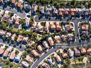 土地１００坪、建物５０坪、こんな住宅が土地建物で３０００万円で買えたら買いますか？