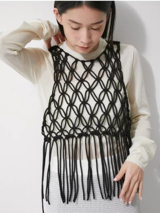 今年は紐のジレが流行るんだってさ