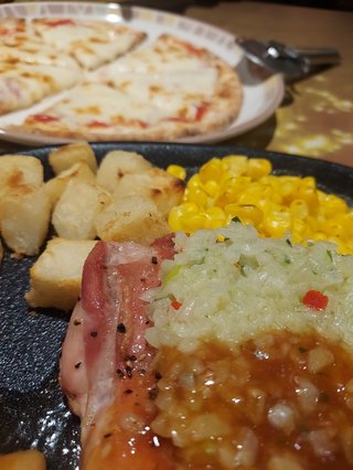 今日サイゼに行って全メニュー食べてくる
