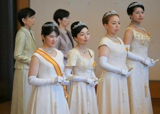 卒業式はパールのネックレスなの？