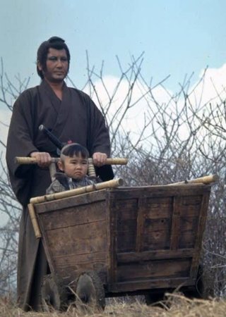 あんたらもベビーカーでなく こうやっておんぶして育てろ