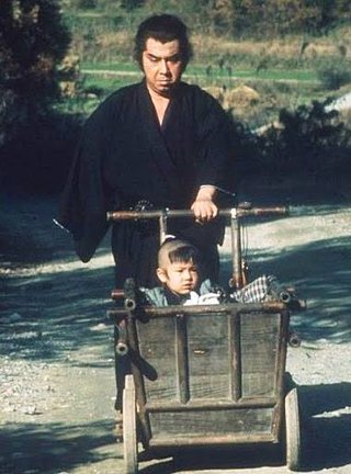 あんたらもベビーカーでなく こうやっておんぶして育てろ