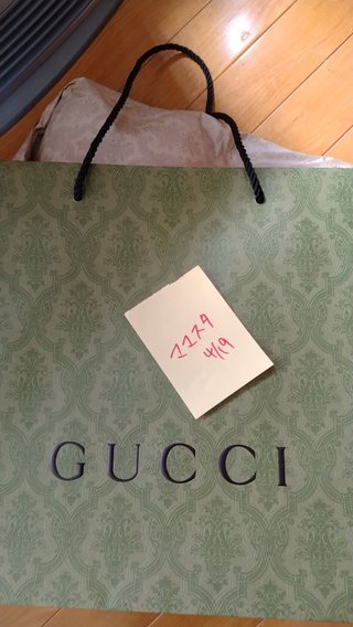 みんなが暇つぶしにママスタしてる間に私はGUCCI買っわよ