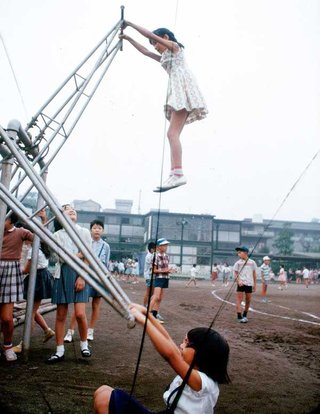 自分が子供の頃、小学校の遊具って怖いのあったよね
