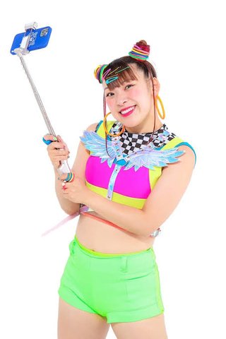 フワちゃん､飛行機内の迷惑行為を暴露される「ただの性格悪い人｣｢画面越しそのまま｣