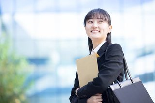 大卒就職内定率が98.1%で過去最高【日本】