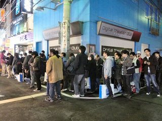 セブンイレブンに行列凄いや