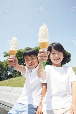 母親「食べる前に子供が落としたアイスを店が交換してくれない！理不尽！」