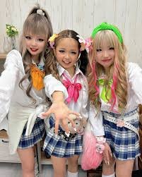 小学生の茶髪　親はなぜ染めさせてるの?