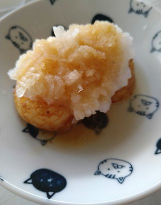 揚げたこ焼きにおろし乗せてみた