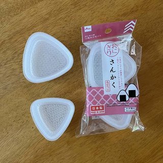 100均のこれめっちゃおにぎりが三角になるんやけど！Σ(･ω･ﾉ)ﾉ