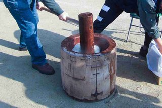 町内会の旧態依然の運営スタイルに疲弊する人たち　共働きなのに平日餅つき大会に参加　潰れる休日