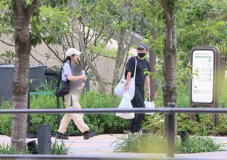 有吉弘行＆夏目三久　新セレブスポット「麻布台ヒルズ」を夫婦で満喫「リラックスショット」撮