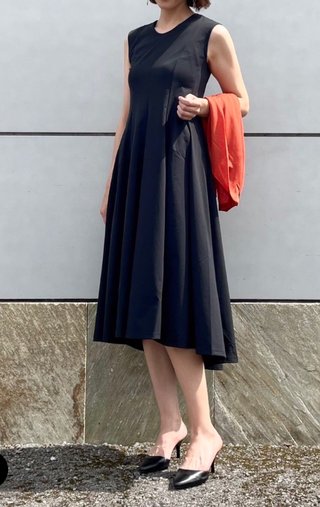 ホテルのディナーバイキングに行くんだけど何着ていく？