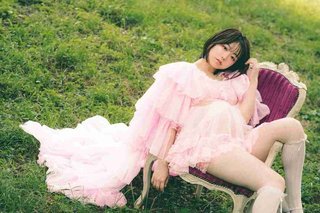 「こんなに可愛いの初めて見た」と驚きの声　峯岸みなみがマタニティーフォトで独自の世界観