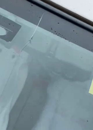 洗車機の中でエンジン切った車内に汗だくになりながら居るんだけど何か質問ありますか？