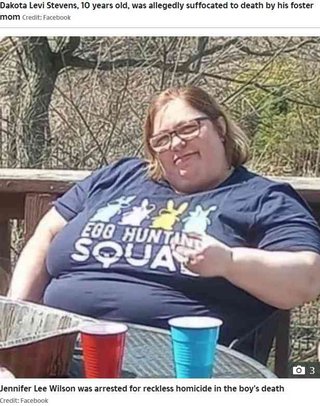 「ふざけているのかと思った」体重154キロの女、10歳の里子に馬乗りで窒息死させる（米）