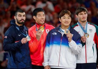 【柔道】五輪連覇の永瀬､一歩引いて韓国銅メダリスト前に｢譲ってあげた｣表彰台撮影が話題