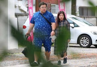 夫が大企業の幹部なのに、コンビニでパートしてる妻