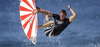 【サーフィン】韓国､豪トップ選手が使用する“旭日旗”柄のサーフボードに抗議し使用やめさせる