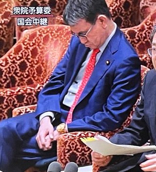 河野太郎「よく議員が居眠りしていると批判されるが、居眠りには理由があるんですよ」