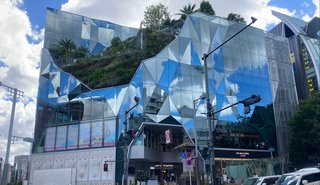 東京行くよ。一人旅だよ。