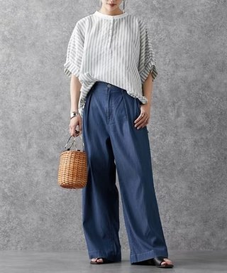 こういうダボついた服着る？