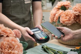 デジタル決済市場予測：2032年までに$111.2Bから$303.4Bへ